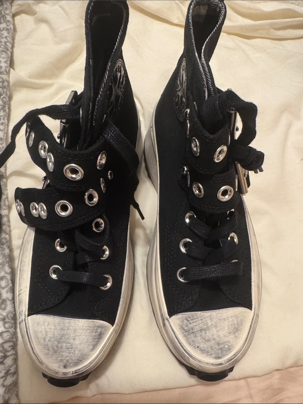 Converse Black and White Womens Sneakers Box Included - Picture 3 of 5